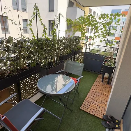 Familial Et Equipe Balcon Metro 7 Min * Malakoff