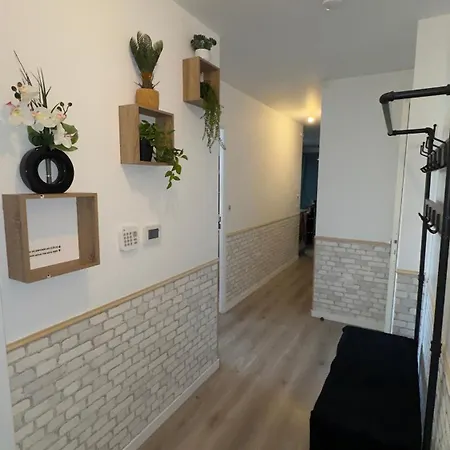 Familial Et Equipe Balcon Metro 7 Min Malakoff